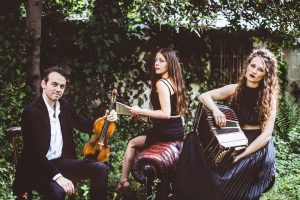 Trio Tasis 1 ©ElsaBroclain-1